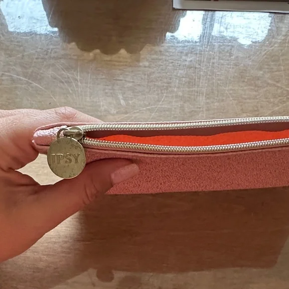 Ipsy Chic Rose Pink Textured Make Up Bag - Picture 3 of 4